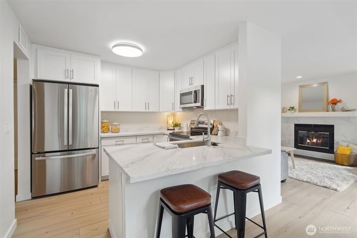 9800  Roosevelt Way NE 14  Seattle WA 98115 photo