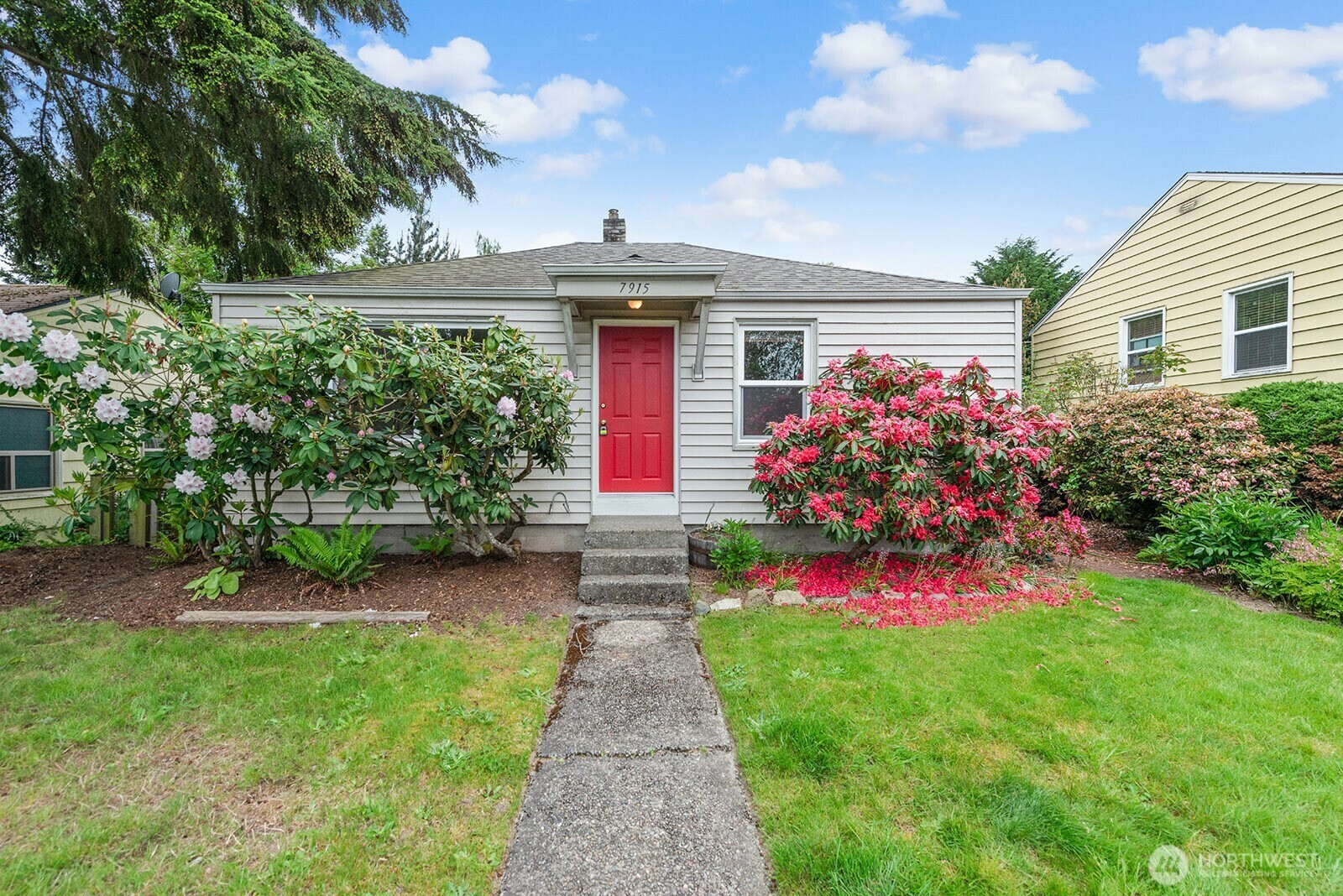 Property Photo:  7915  27th Avenue SW  WA 98126 