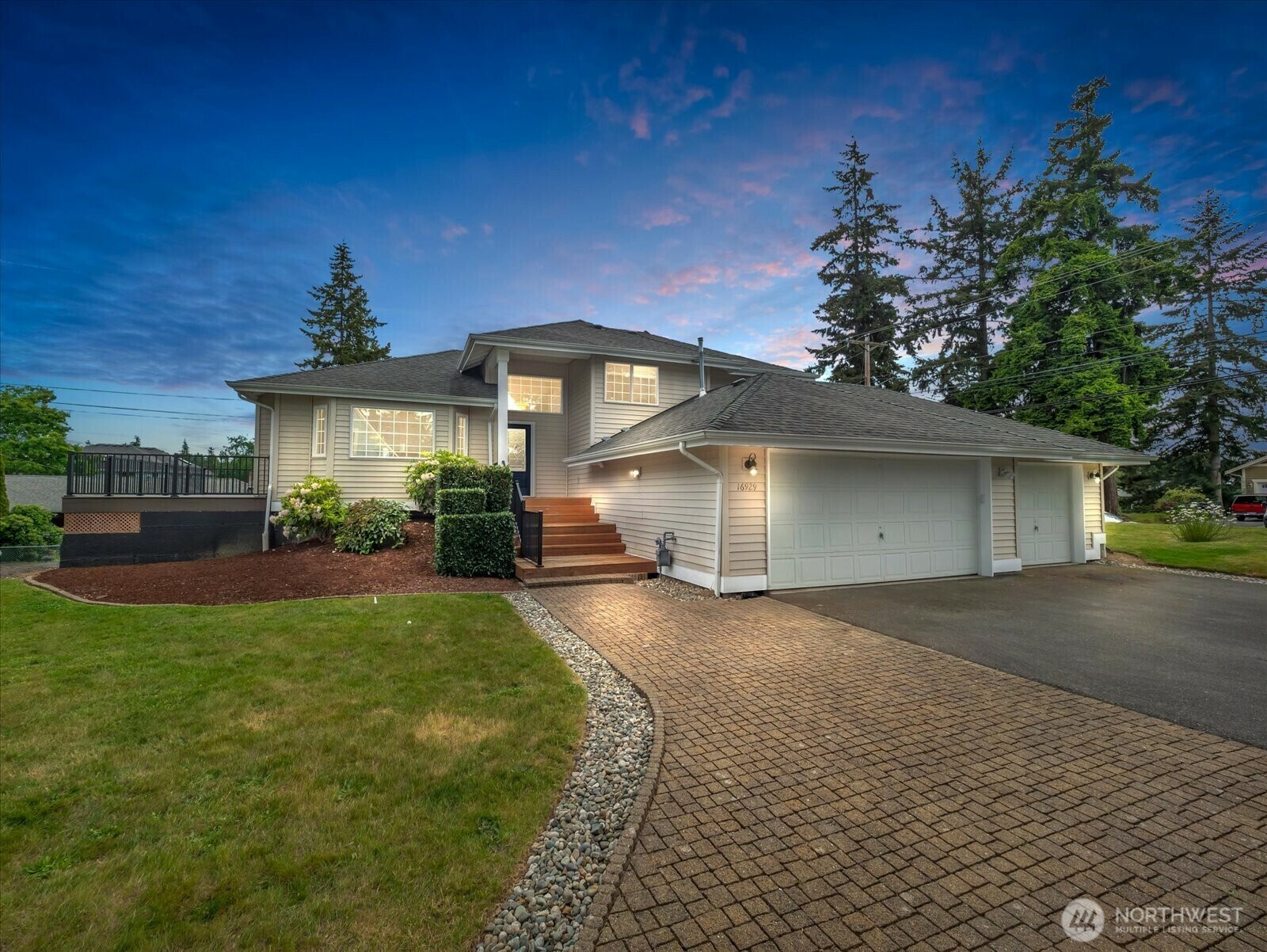 Property Photo: 16929 52nd Avenue W WA 98037