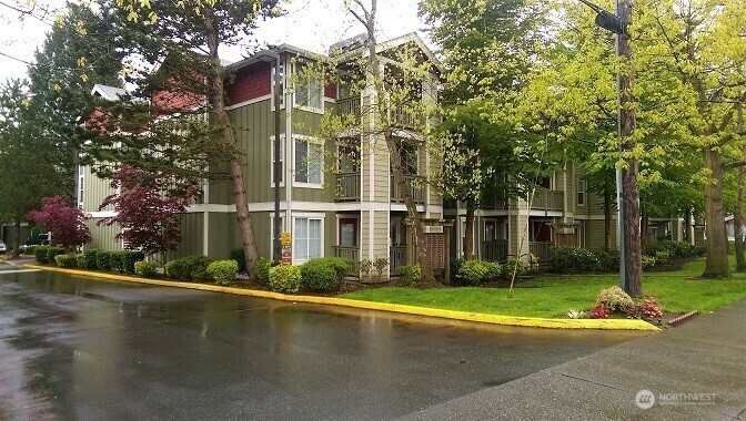 Property Photo:  7711 NE 175th Street C302  WA 98028 