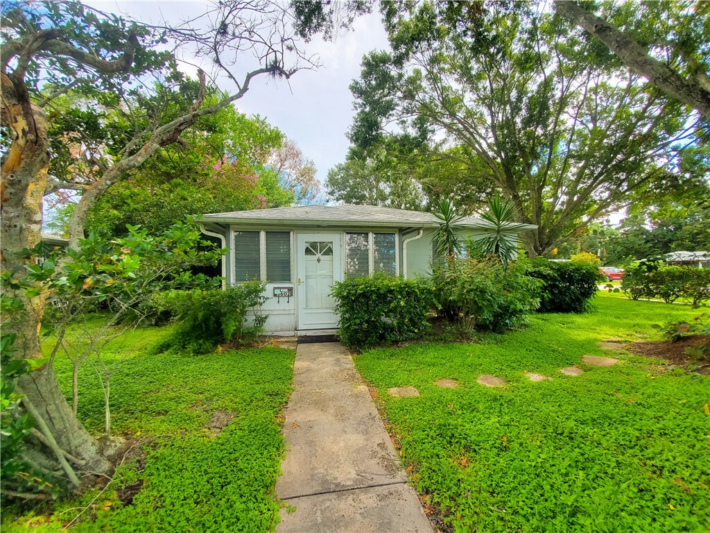 Property Photo: 3602 21st Street FL 32960