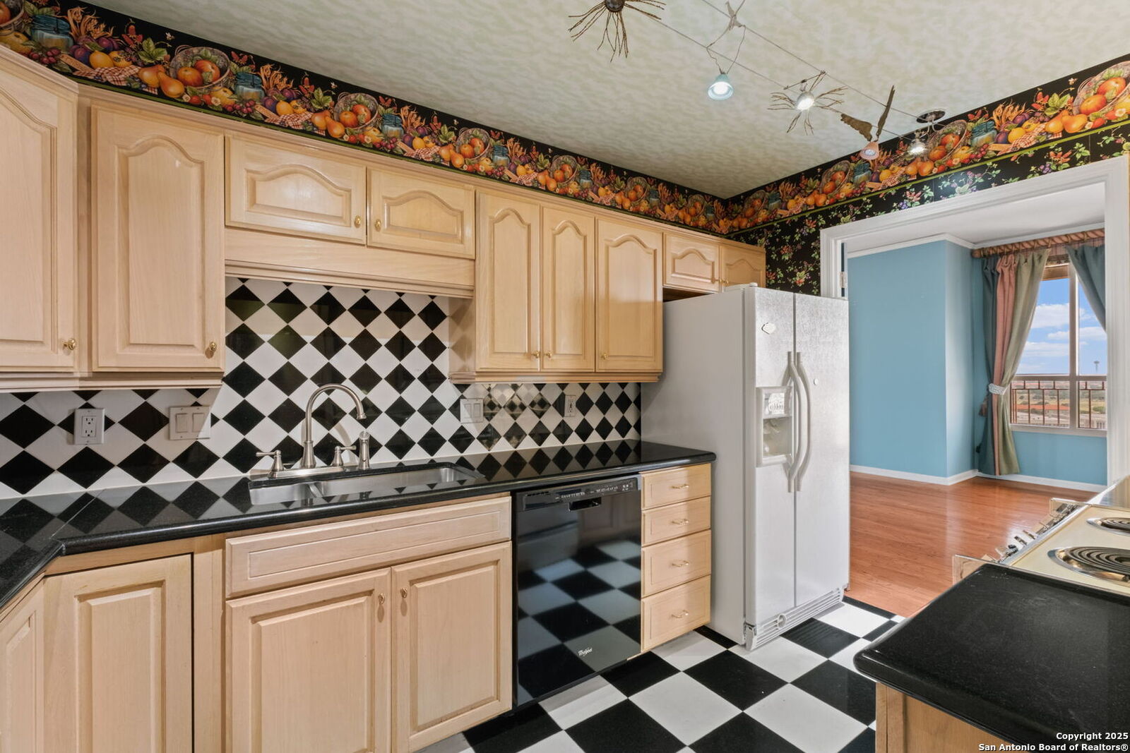 Property Photo:  1 Towers Park Ln 1512  TX 78209 