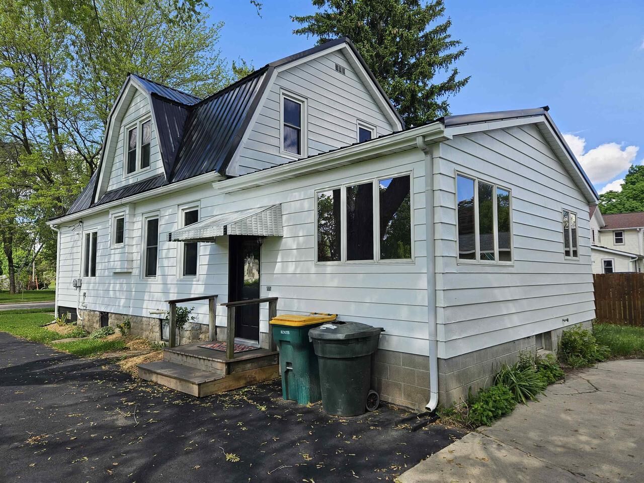Property Photo: 105 East Griswold Street WI 54971