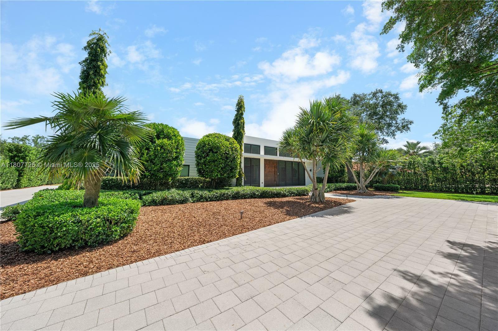 Property Photo:  9450 SW 98th St  FL 33176 