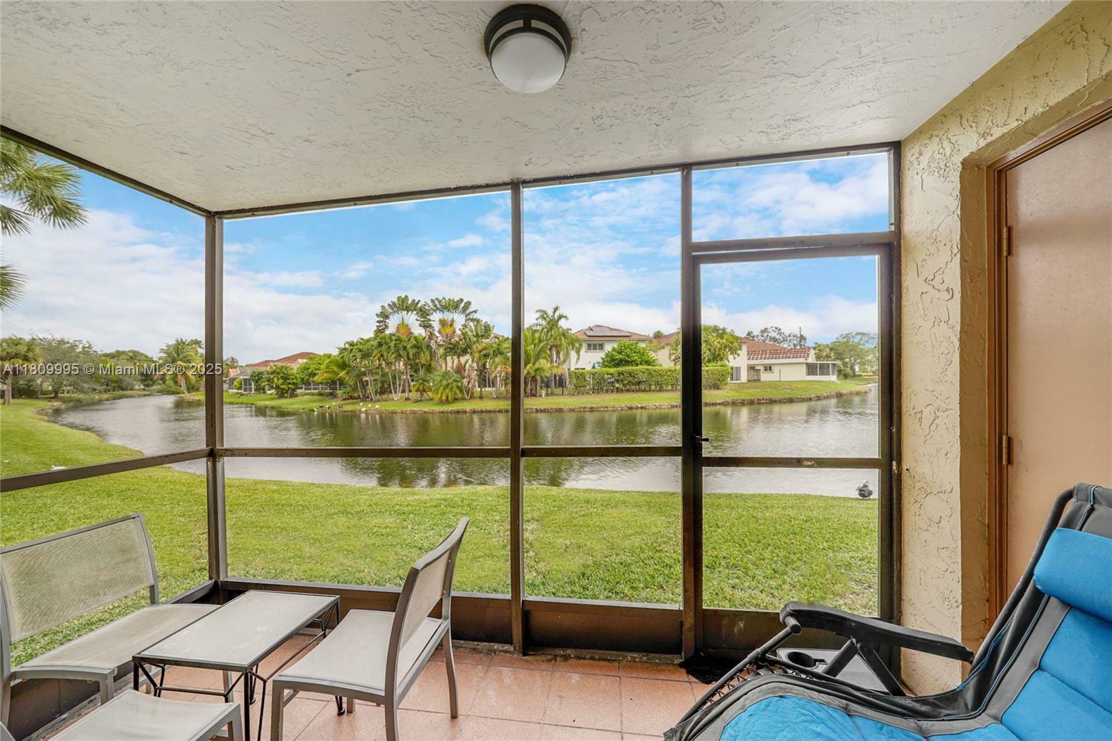 Property Photo: 374 Lakeview Dr 101 FL 33326