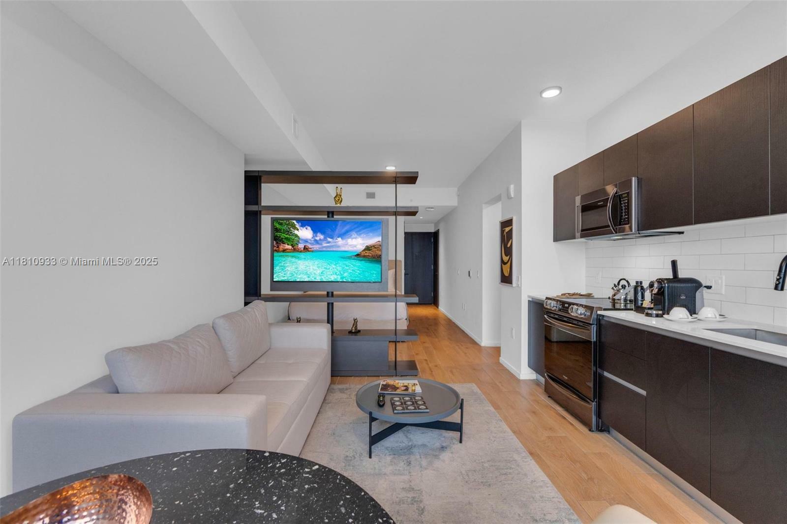 Property Photo: 398 NE 5th St 3803 FL 33132