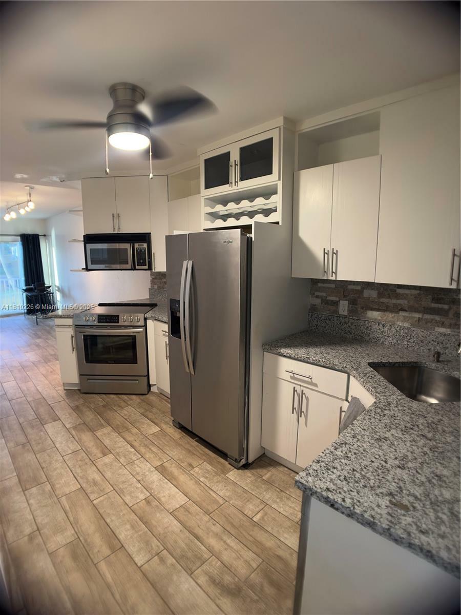 Property Photo: 2225 NE 123rd St 105 FL 33181