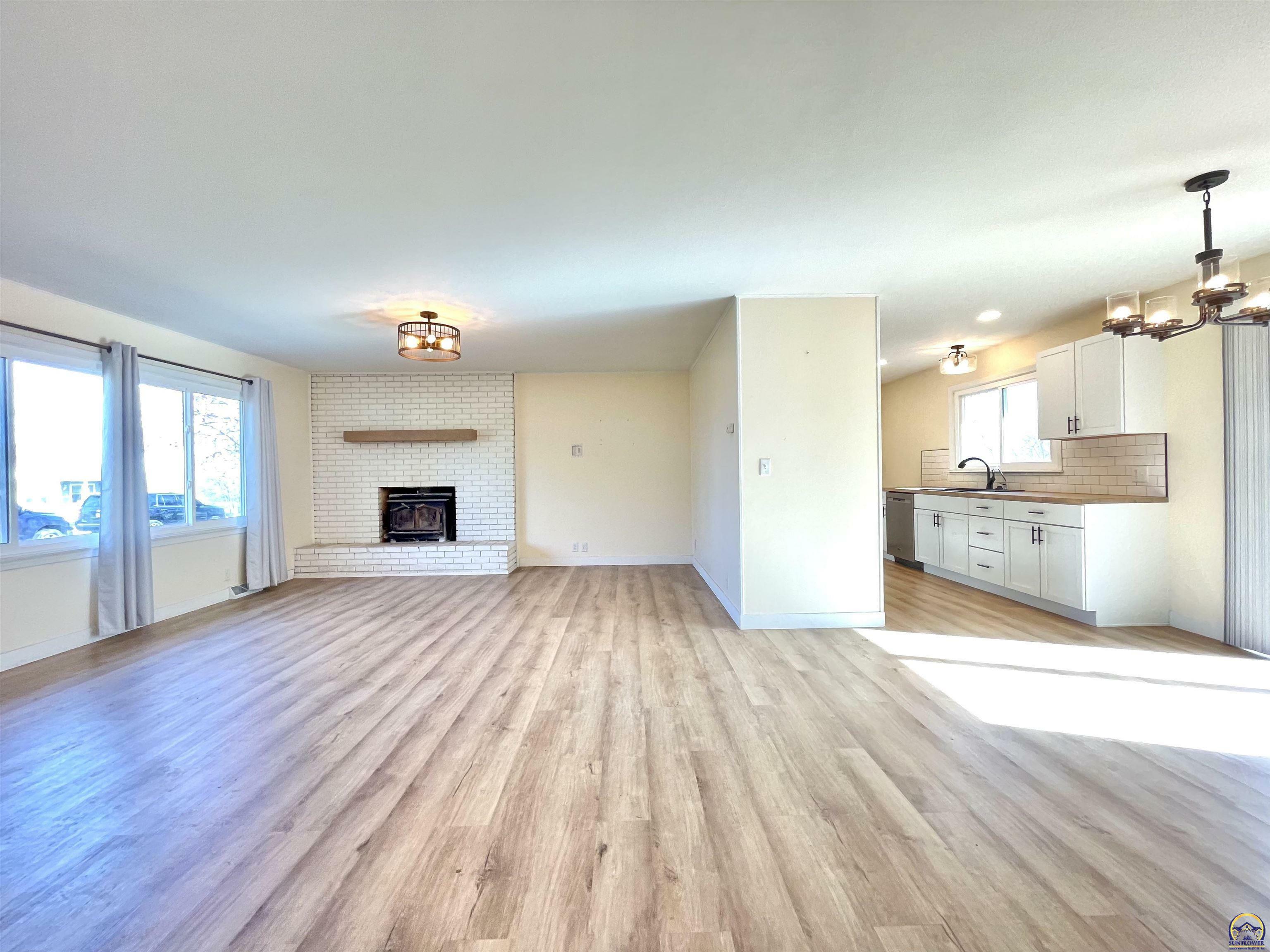 Property Photo: 524 Sioux Dr KS 66070