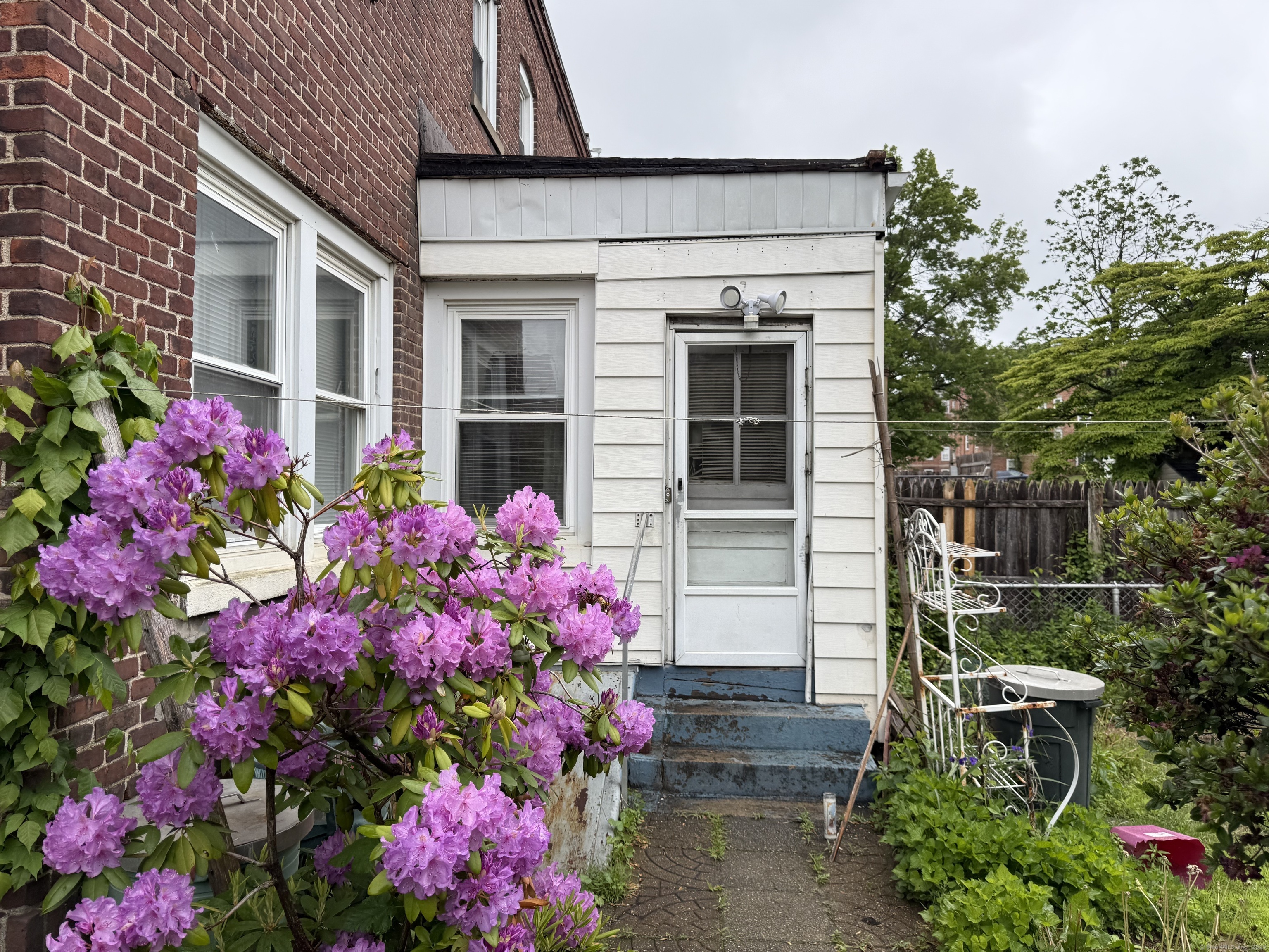 Property Photo:  206 Remington Street  CT 06610 