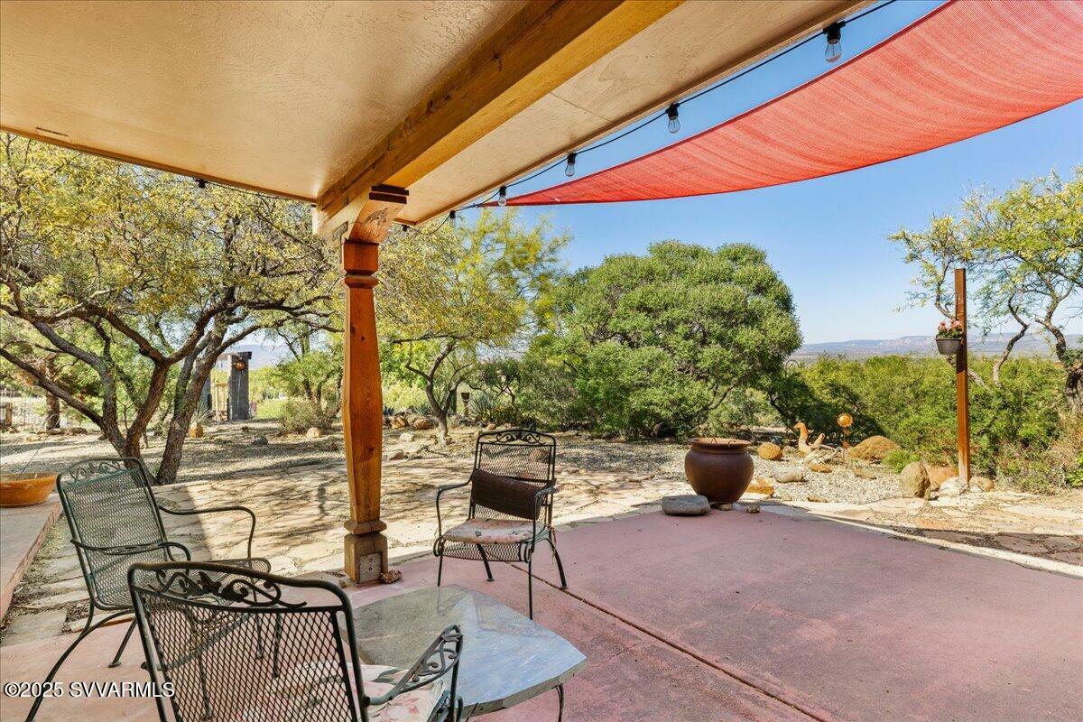 Property Photo: 950 Roberts Rd AZ 86324