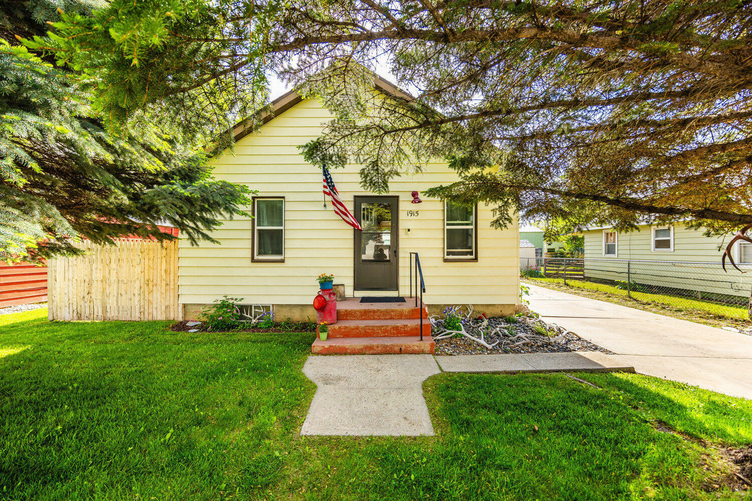 Property Photo: 1915 Frackleton Street WY 82801