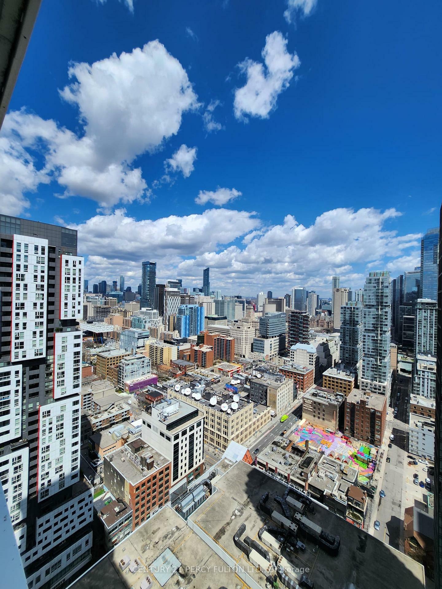 Photo de la propriété: 38 Widmer Street 4205 ON M5V 0P7