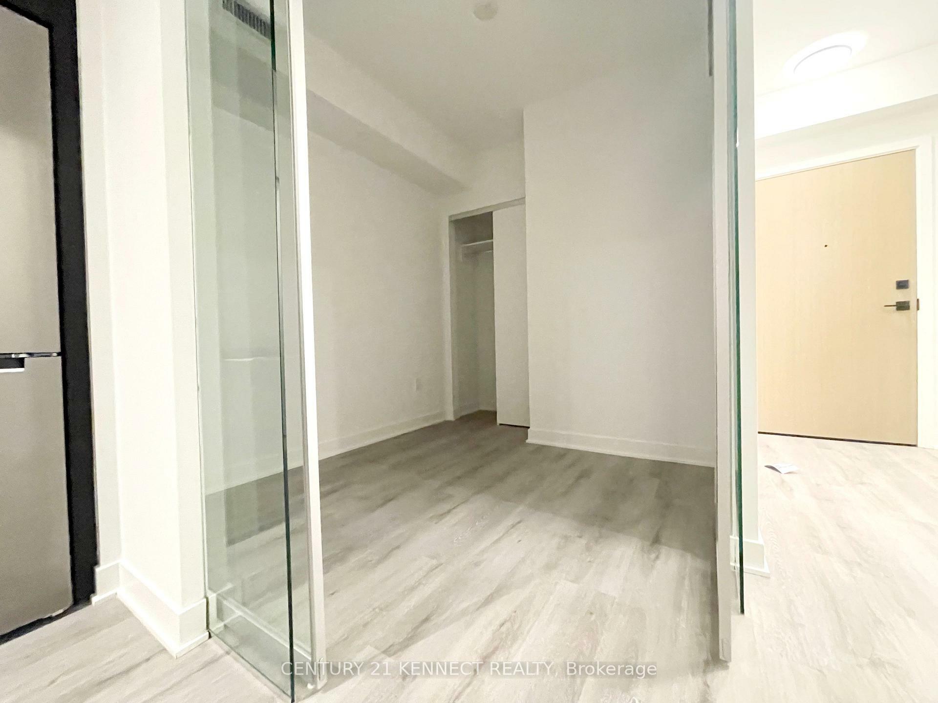 Photo de la propriété:  36 Zorra Street 2105  ON M8Z 0G5 