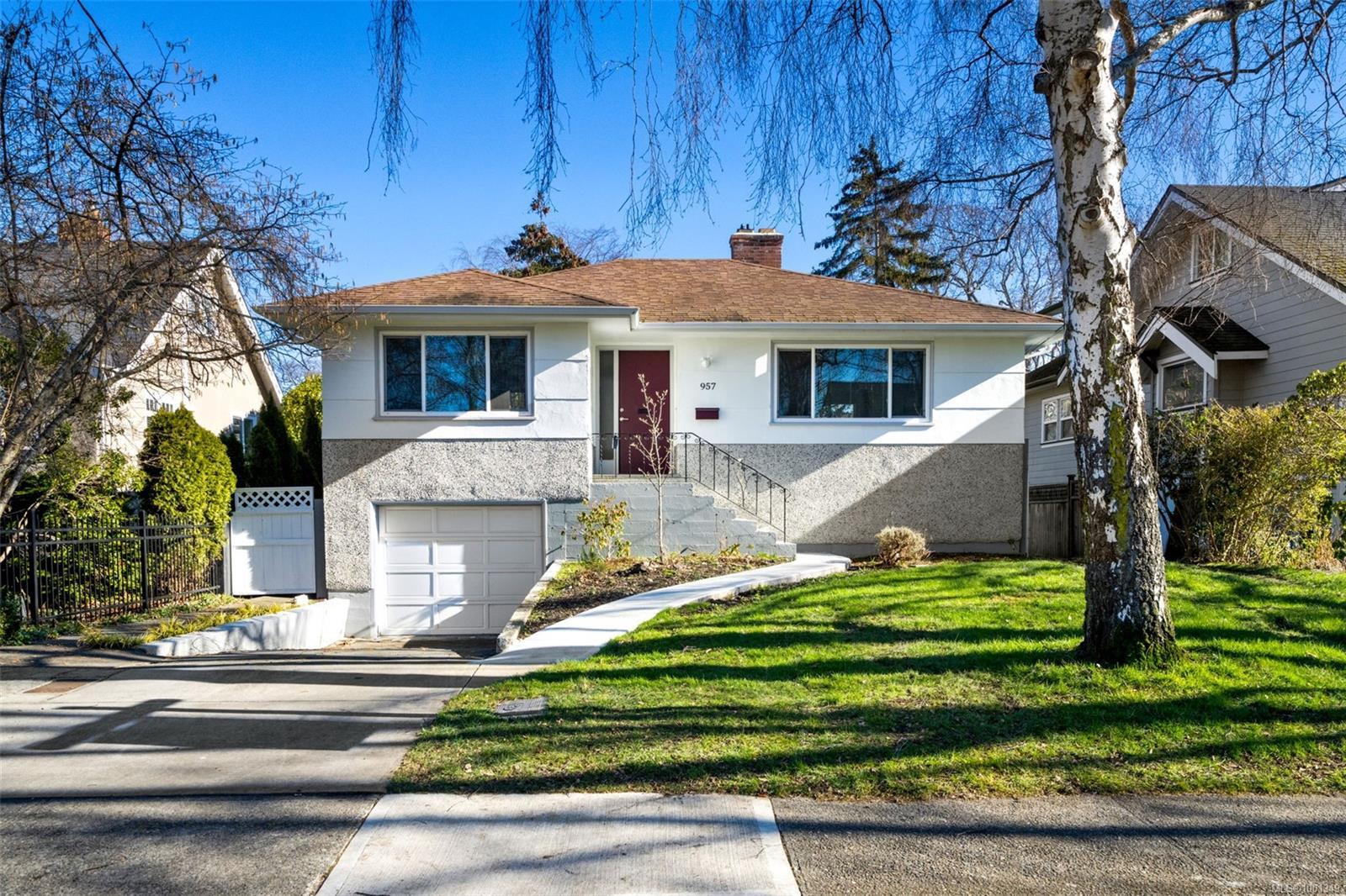 Photo de la propriété:  957 Oliver St  BC V8S 4W6 