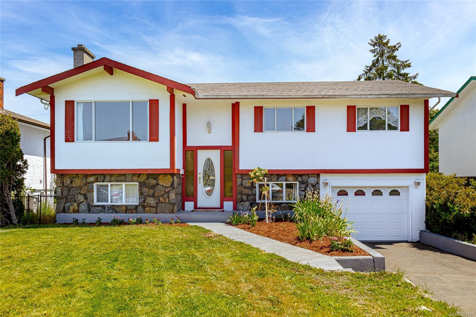 Property Photo: 3973 Birchwood St BC V8N 3L9