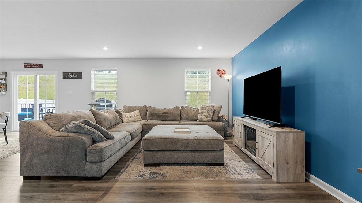 Property Photo: 420 Fosse Ct PA 16037