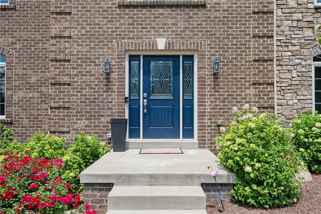 Property Photo: 507 Saddlewood Dr PA 15367