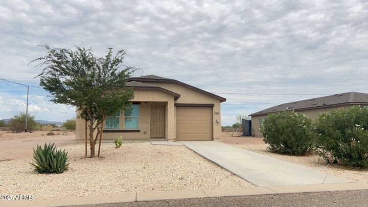 Property Photo: 476 W Reizen Drive AZ 85342