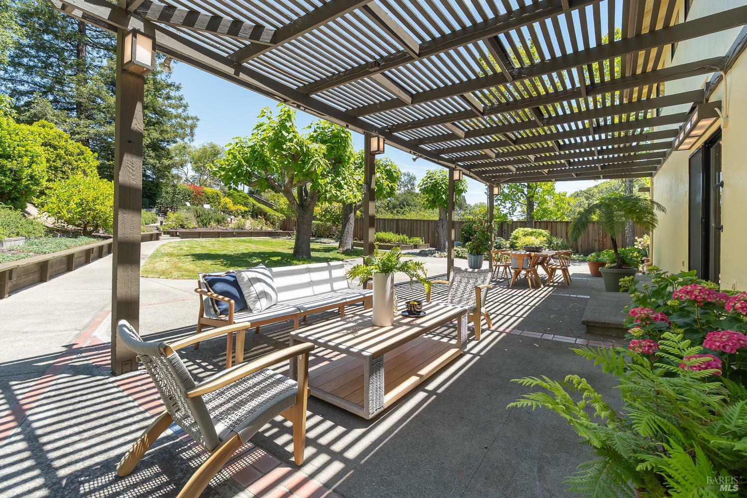 Property Photo: 522 Blackstone Drive CA 94903