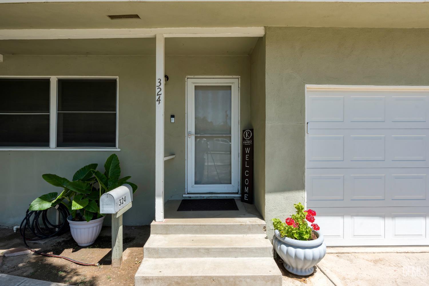 Property Photo: 324 Western Drive CA 93309