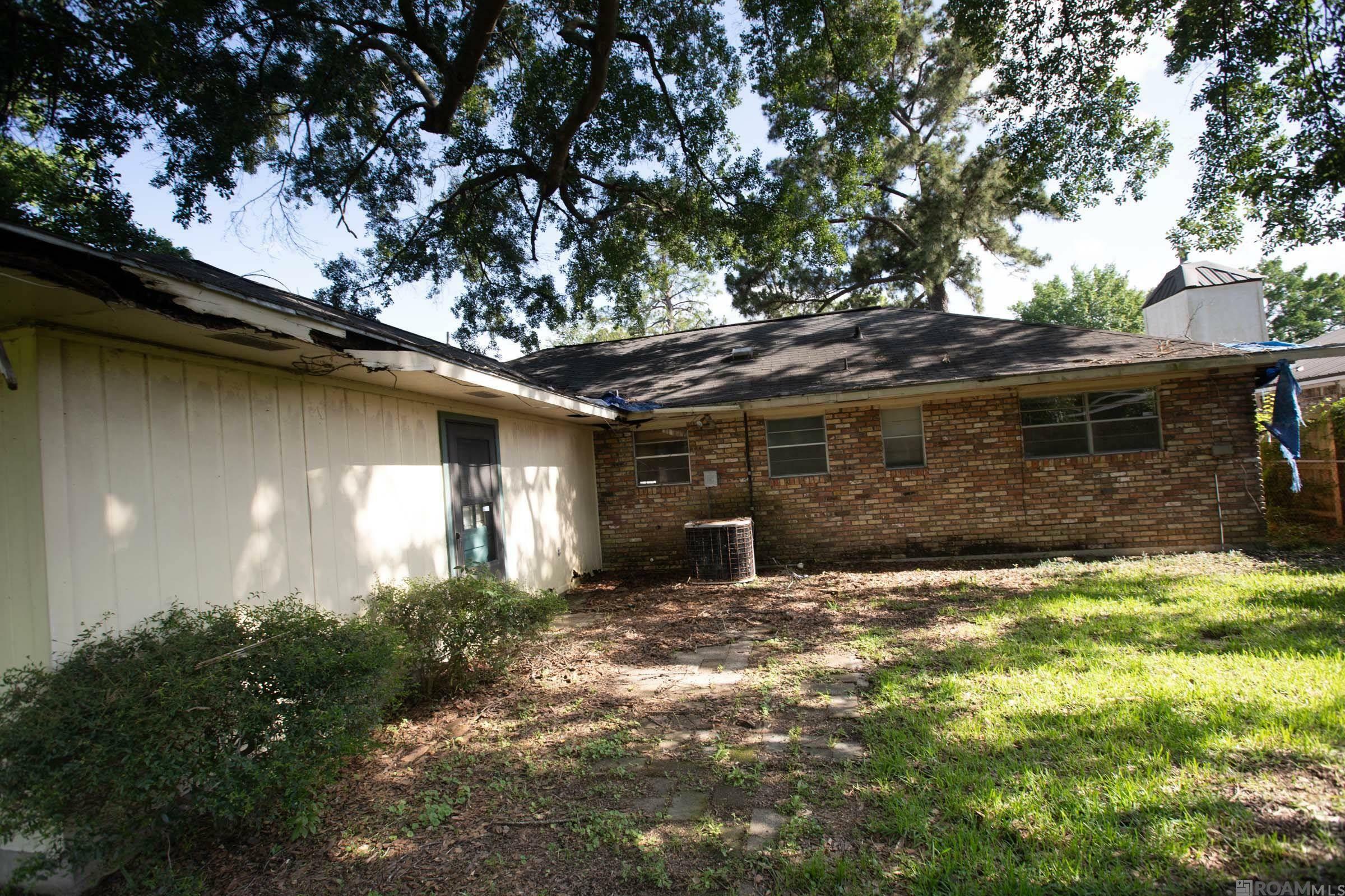 Property Photo: 11555 E Black Oak Dr LA 70815