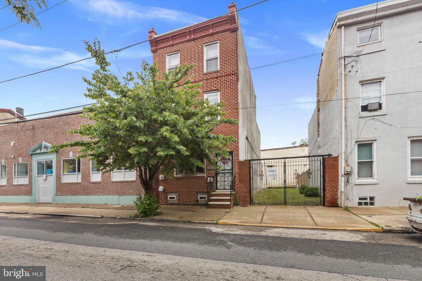 Property Photo: 133 W Norris Street PA 19122