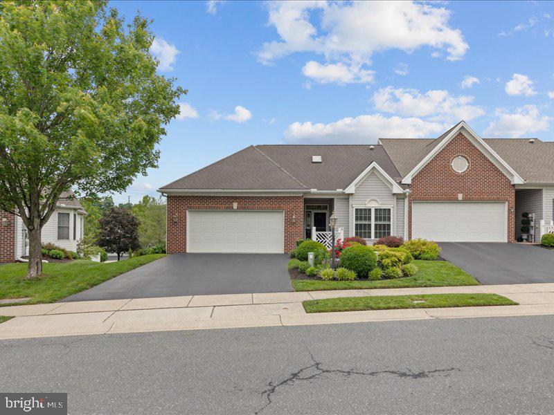 Property Photo: 17 Tuscany Court PA 17011