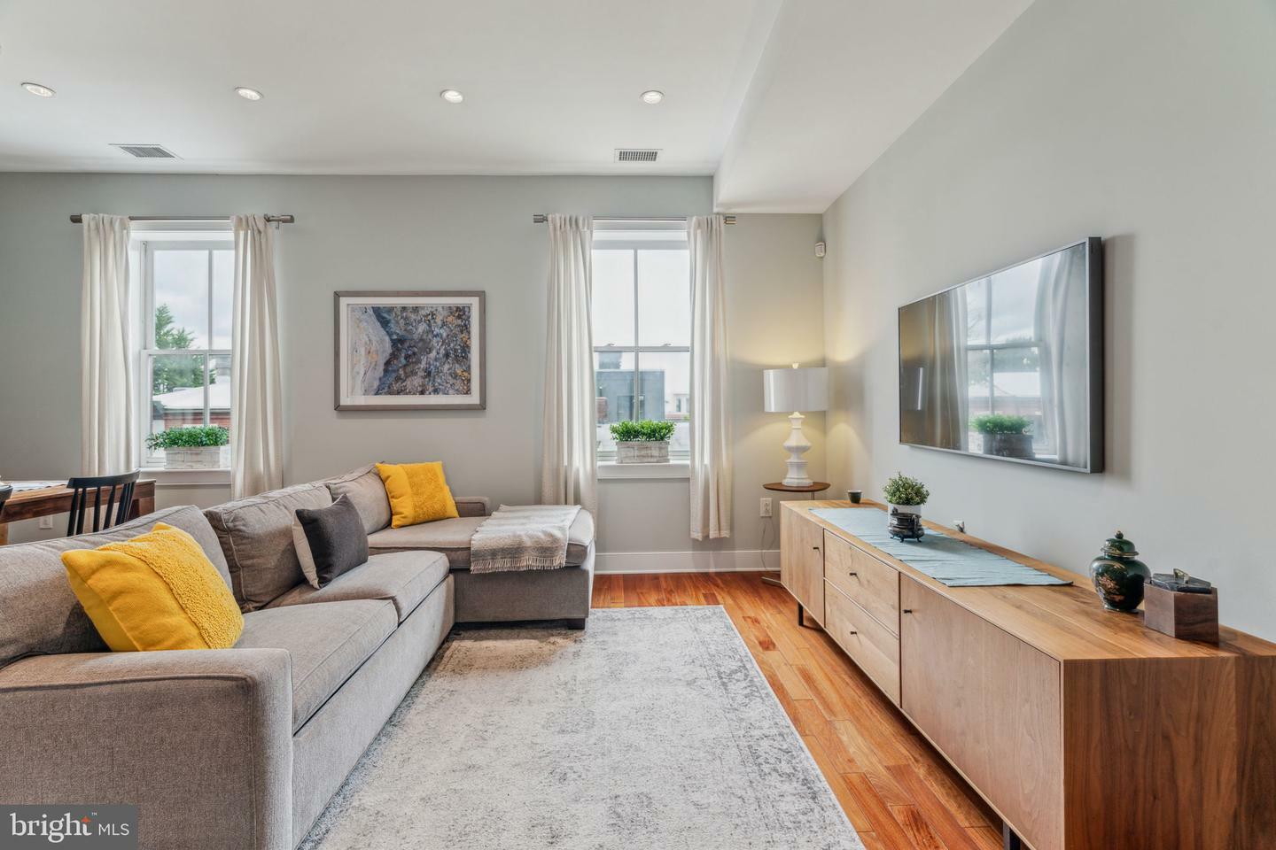 Property Photo: 2031 Pine Street 301 PA 19103