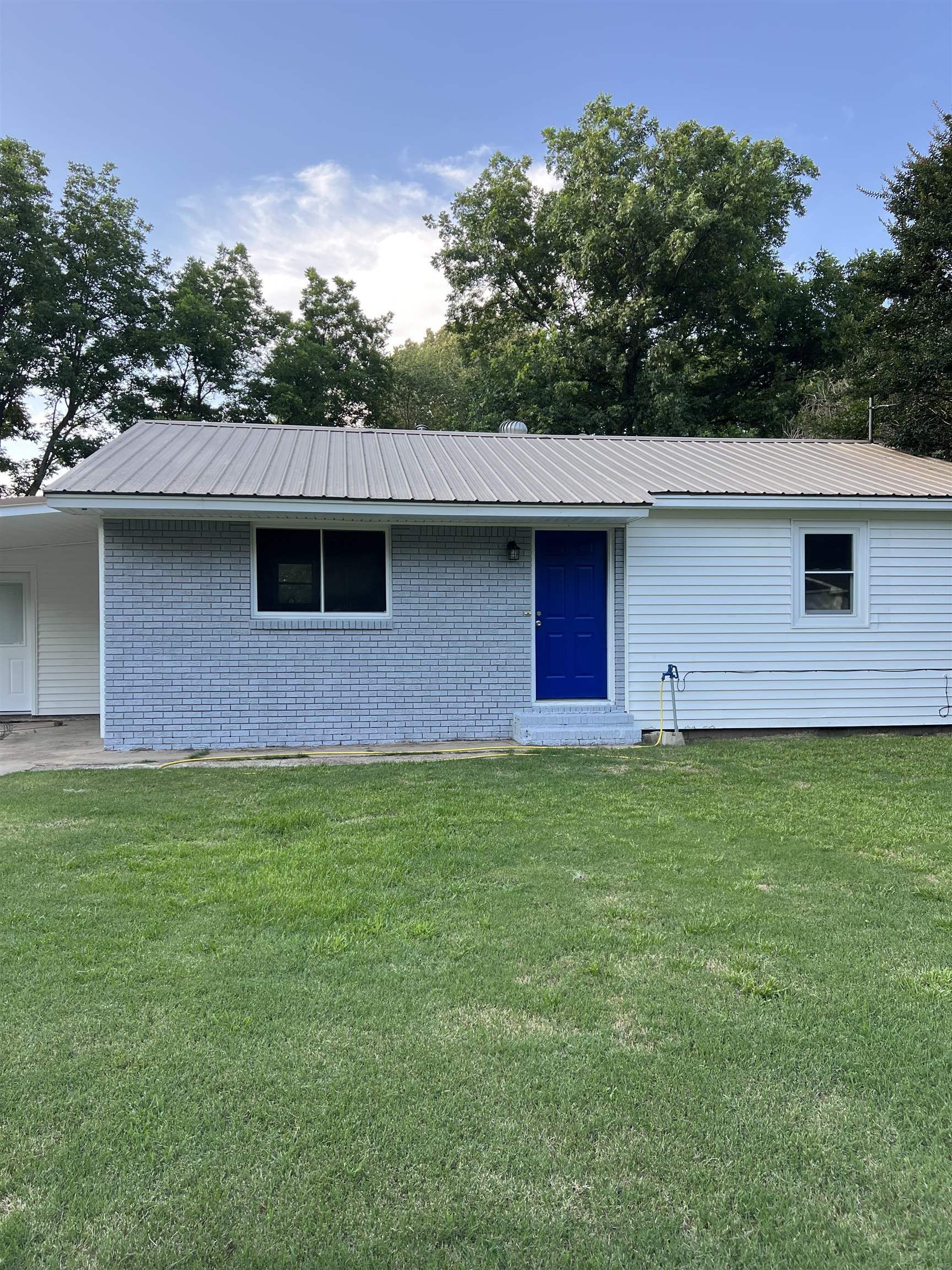 Property Photo:  812 E Springer Street  AR 72442 