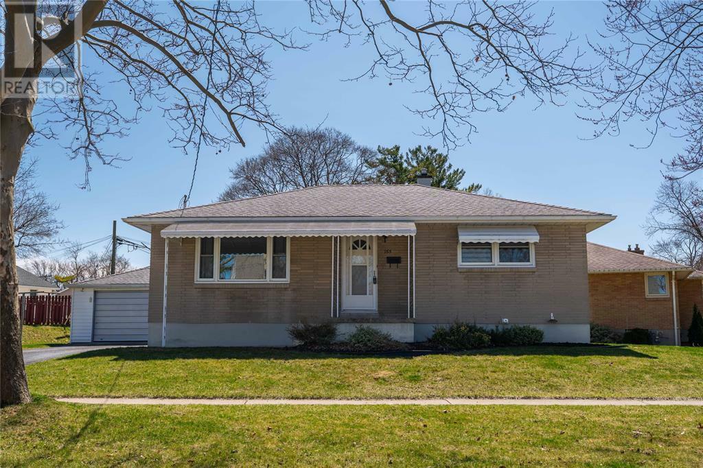 Photo de la propriété:  765 Pineview Avenue  ON N7V 2E1 