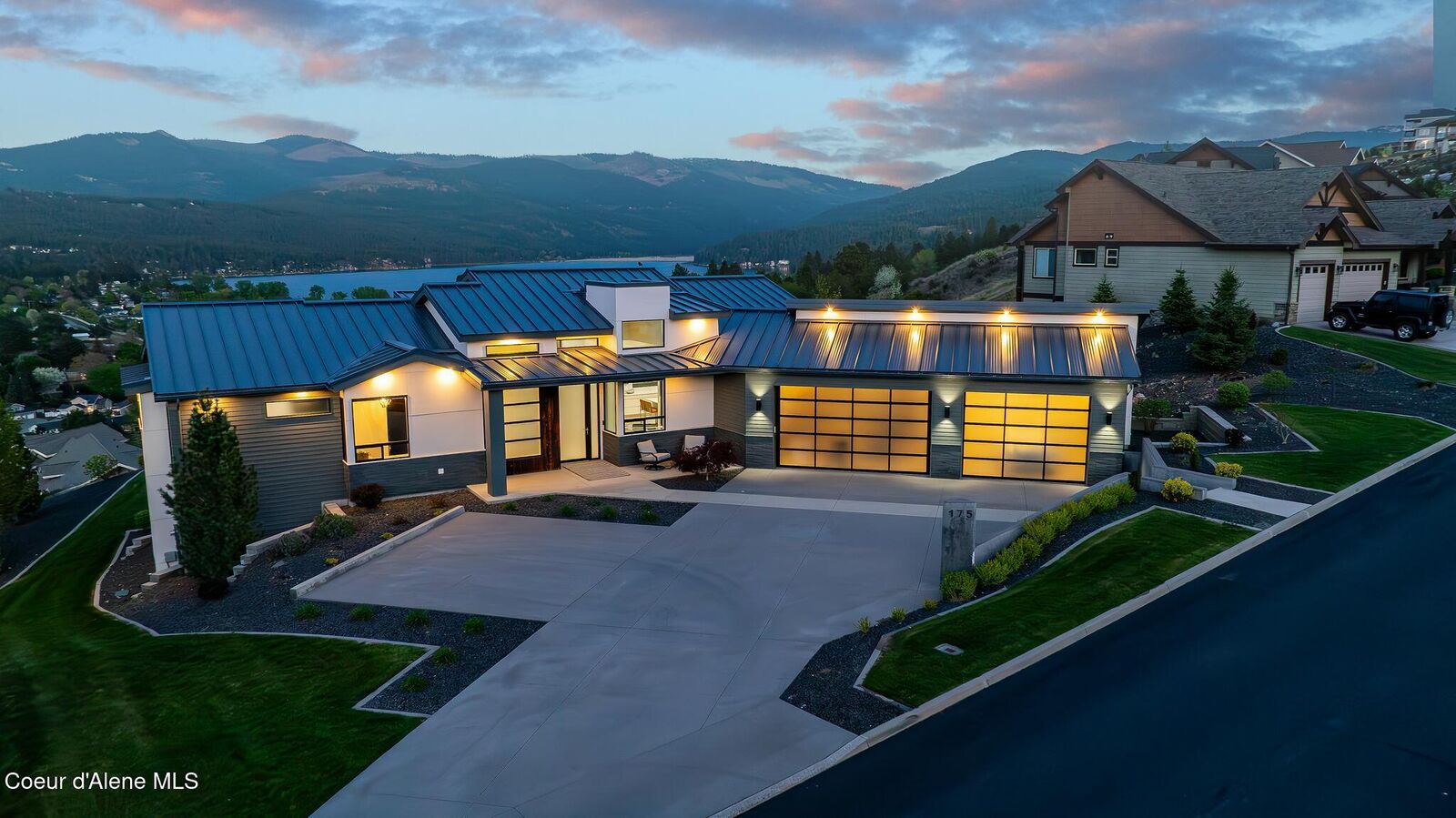 Property Photo: 175 N Holidays Hills Drive WA 99019