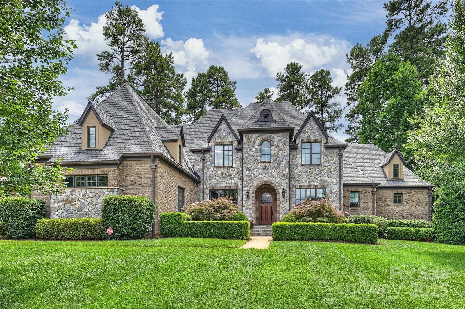 Property Photo:  3032 Kings Manor Drive  NC 28104 