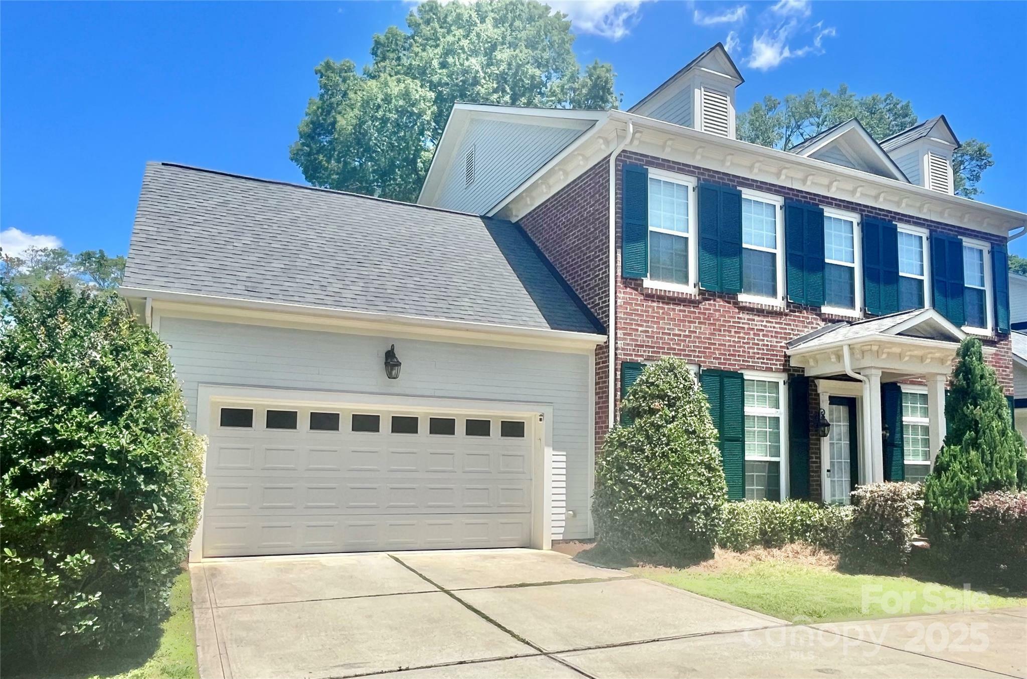 Property Photo: 1025 N Sharon Amity Road NC 28211
