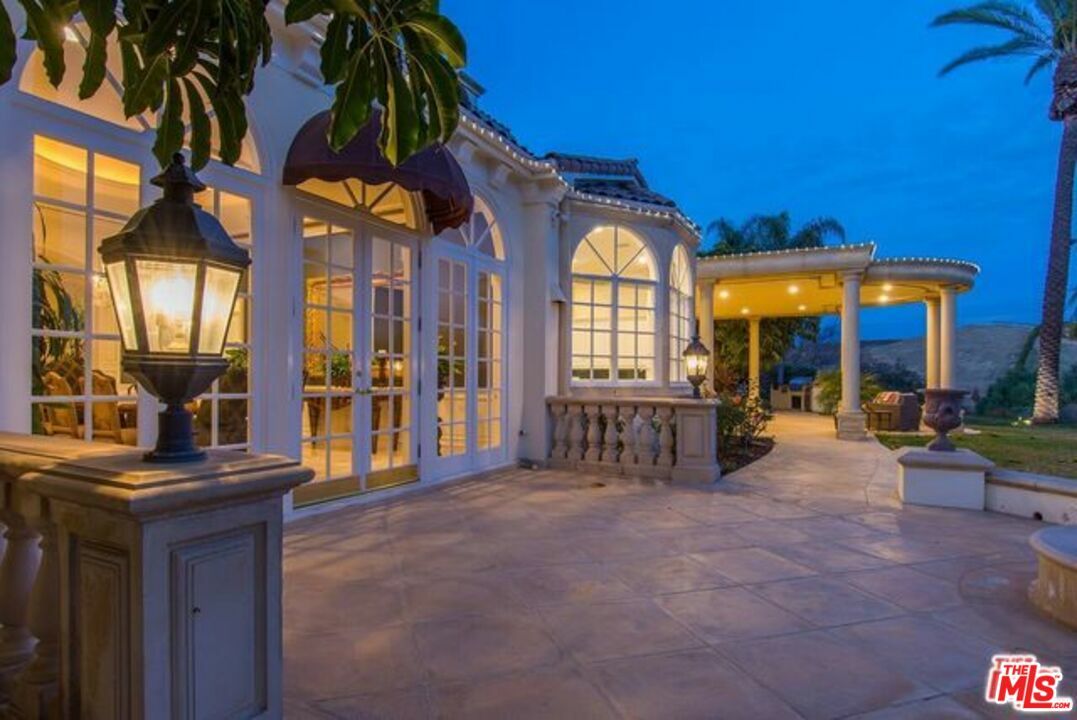 Property Photo: 3855 Brunston Ct CA 91362