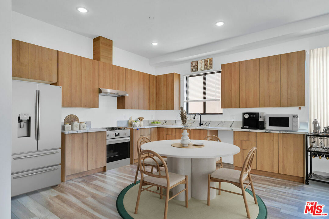 Property Photo:  5622 Willowcrest Ave  CA 91601 