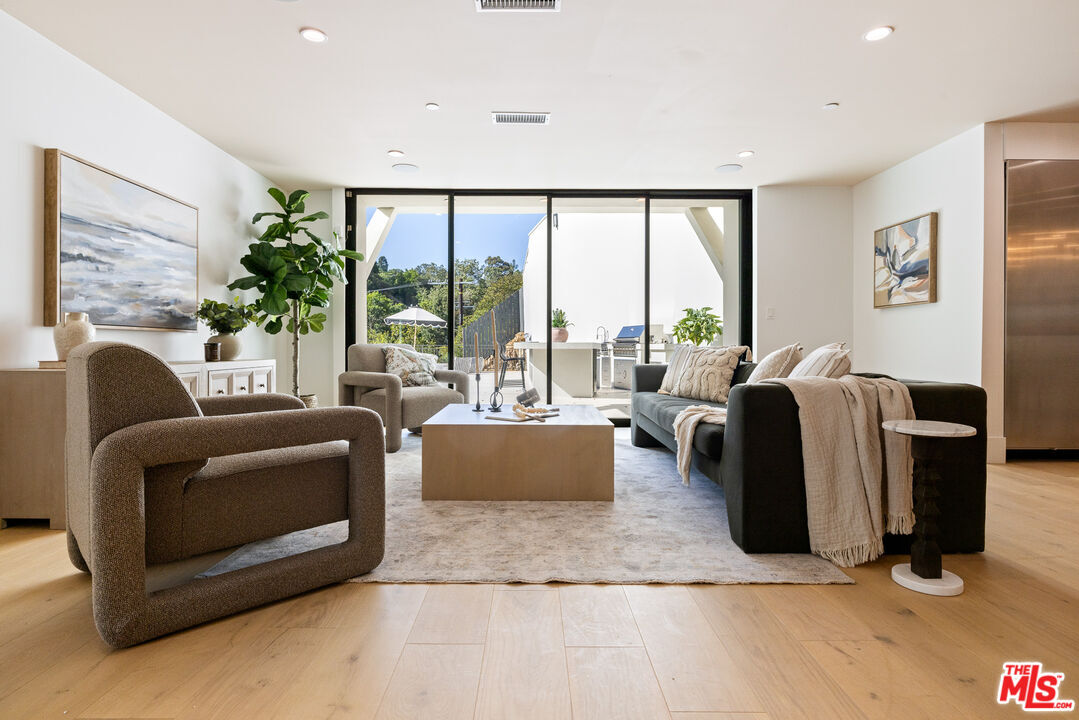 Property Photo:  2256 Nichols Canyon Rd  CA 90046 