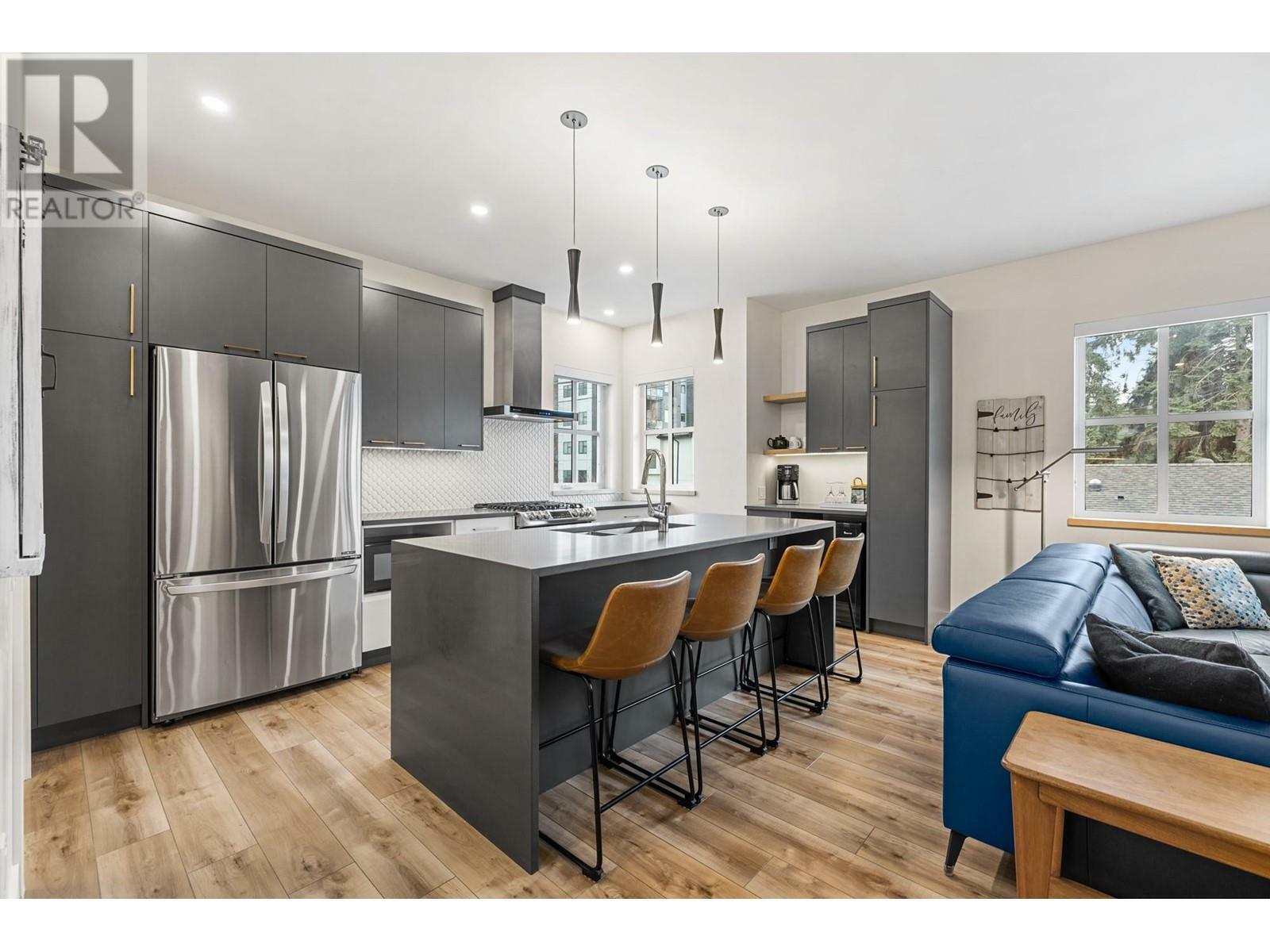 1053 Martin Avenue 2  Kelowna BC V1Y 6V6 photo