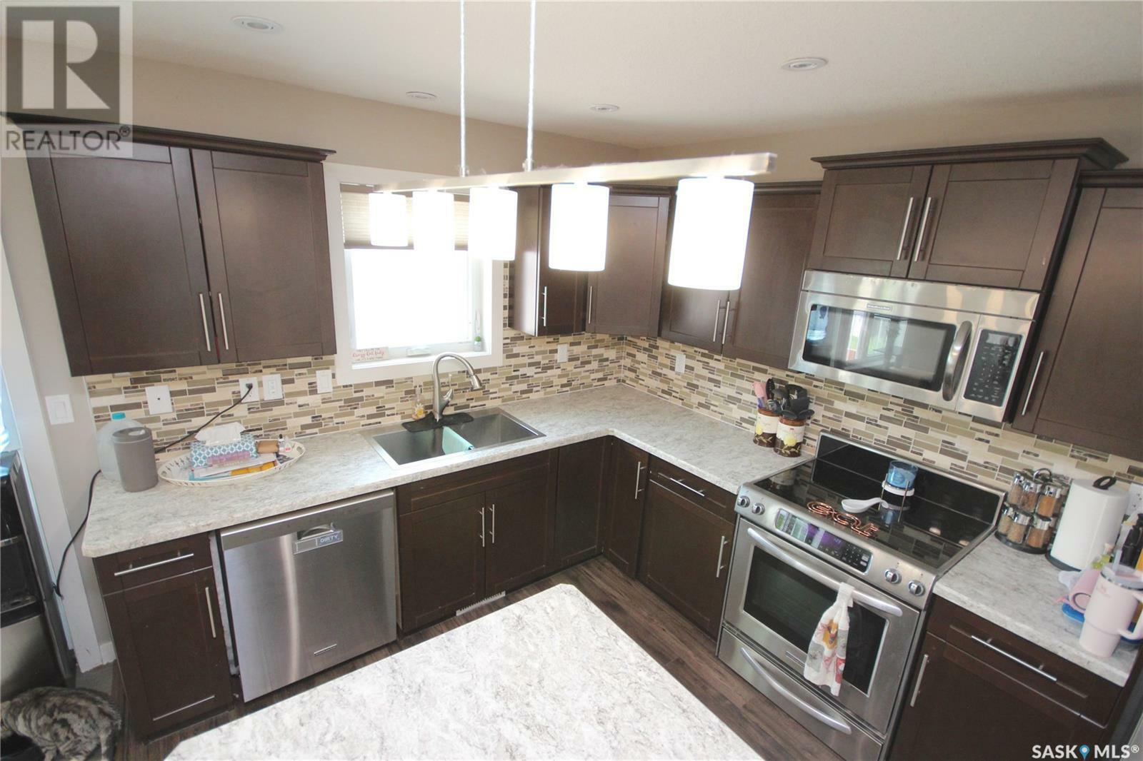 Property Photo: 127 5th Avenue N SK S3N 0Z3