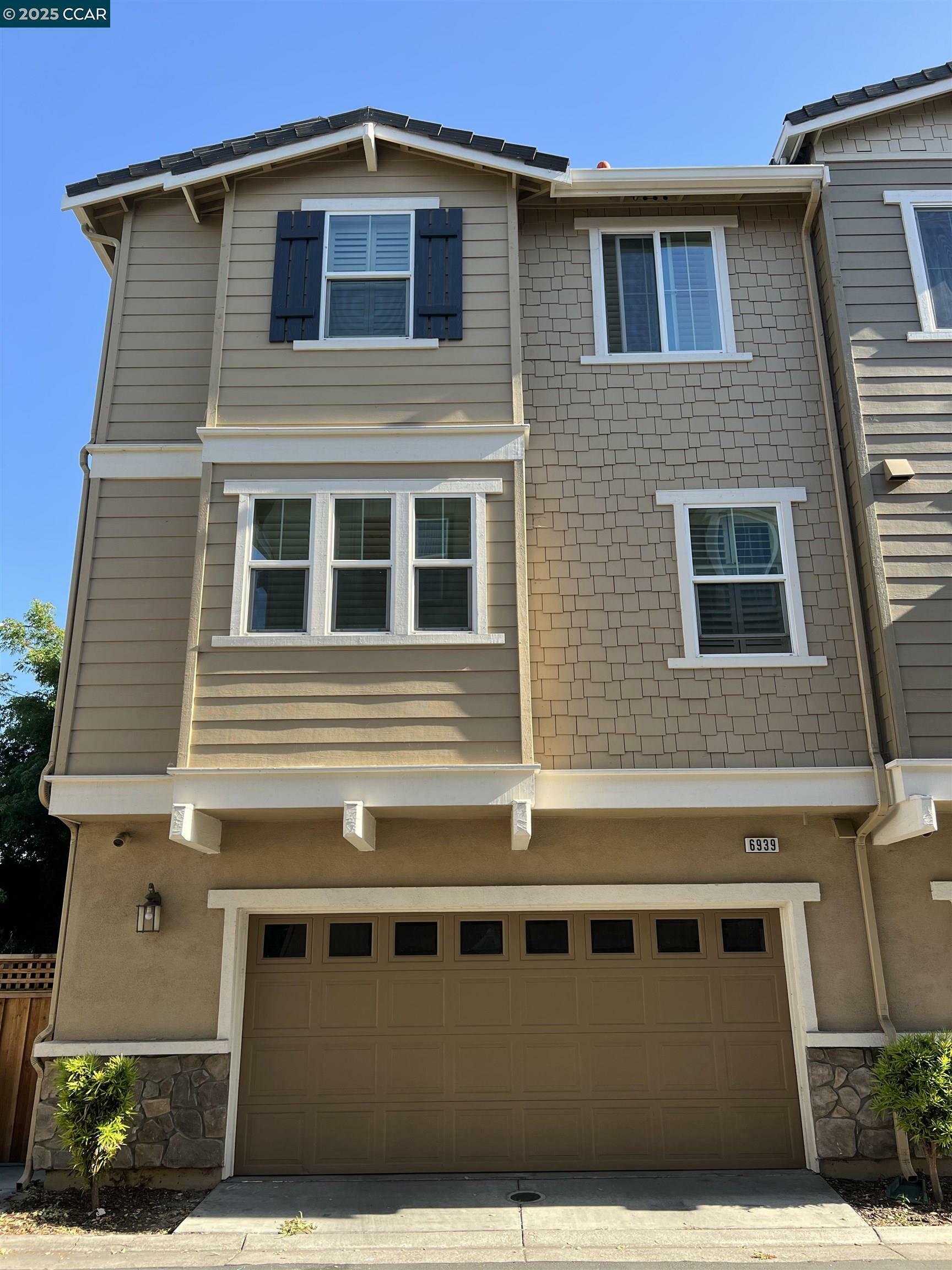 Property Photo: 6939 Mariposa Cir CA 94568
