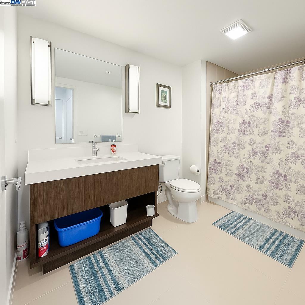 Property Photo: 10 Innes Ct 304 CA 94124