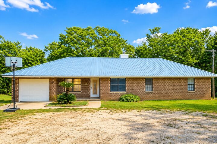Property Photo:  202 Bonita Drive  FL 32433 