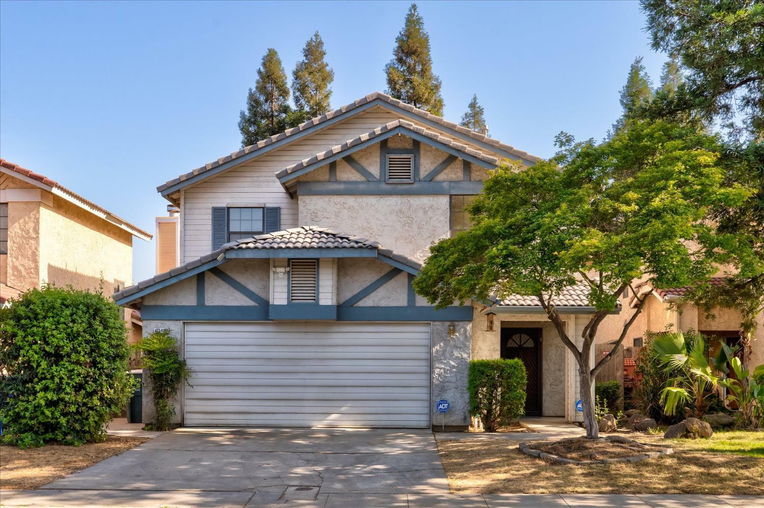 Property Photo:  473 E Alluvial Avenue 107  CA 93720 