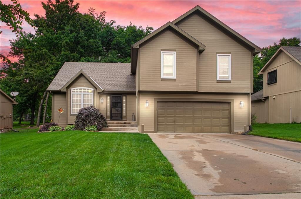 Property Photo: 7301 N Donnelly Avenue MO 64158