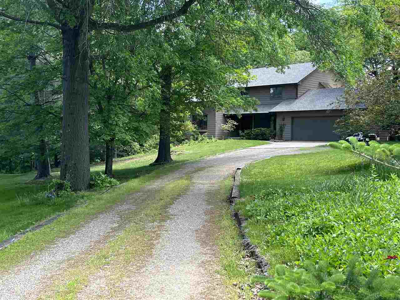 Property Photo: 3824 County Down Lane NE IA 52317