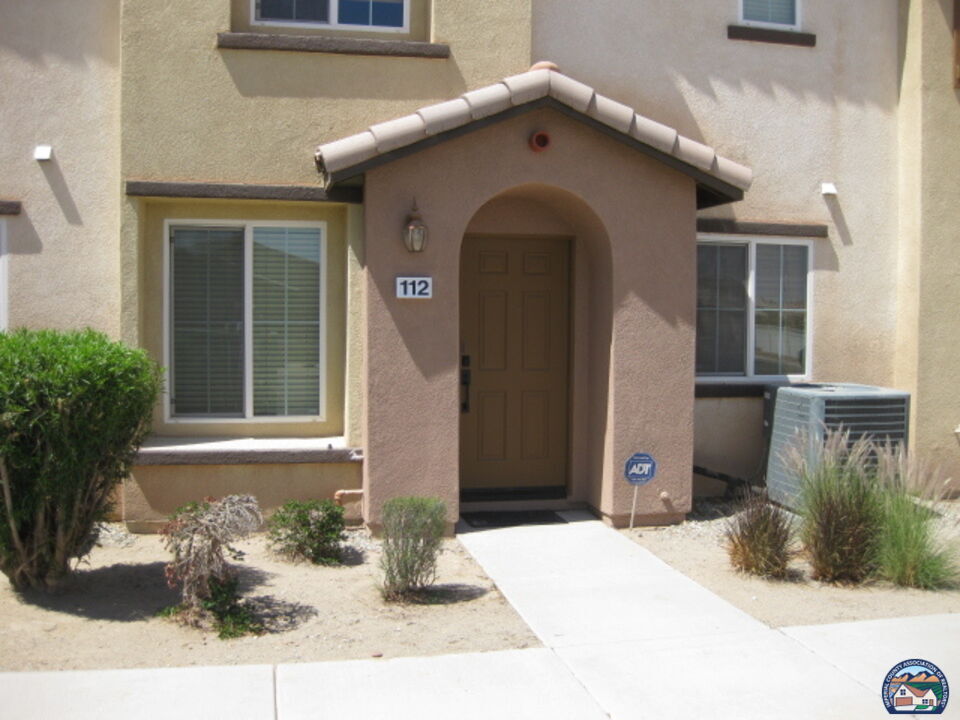 Property Photo:  642  W Brewer Rd 112  CA 92251 