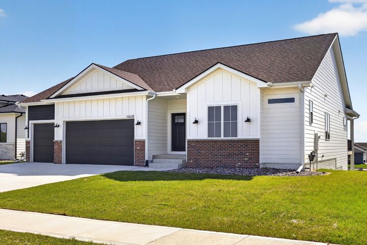 Property Photo: 16628 Deerview Drive IA 50323