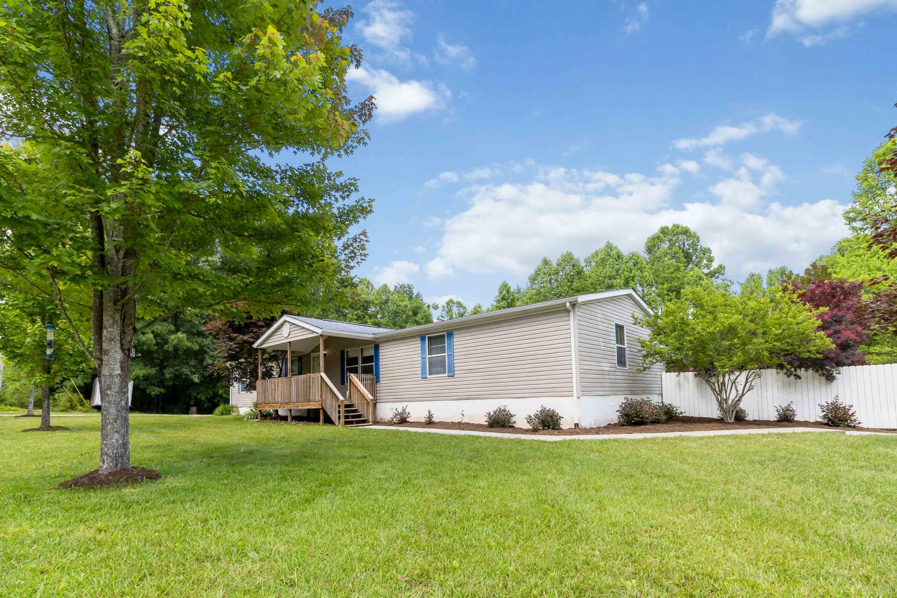 Property Photo: 8040 Somerset Road KY 40741