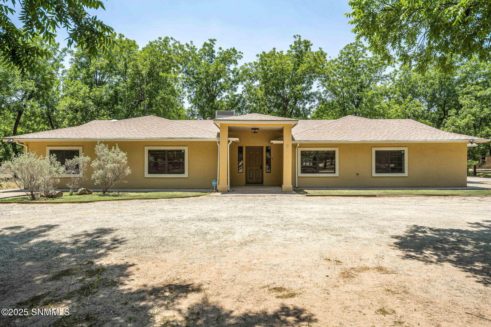 Property Photo:  1810 S Fairacres Road  NM 88005 