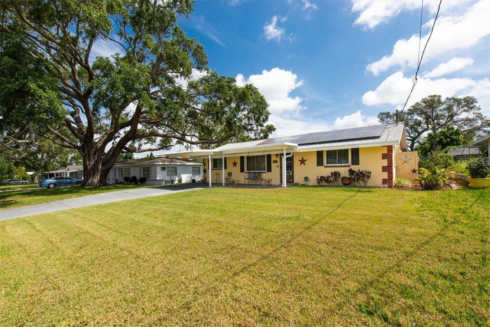 Property Photo: 5675 Lown Street N FL 33714