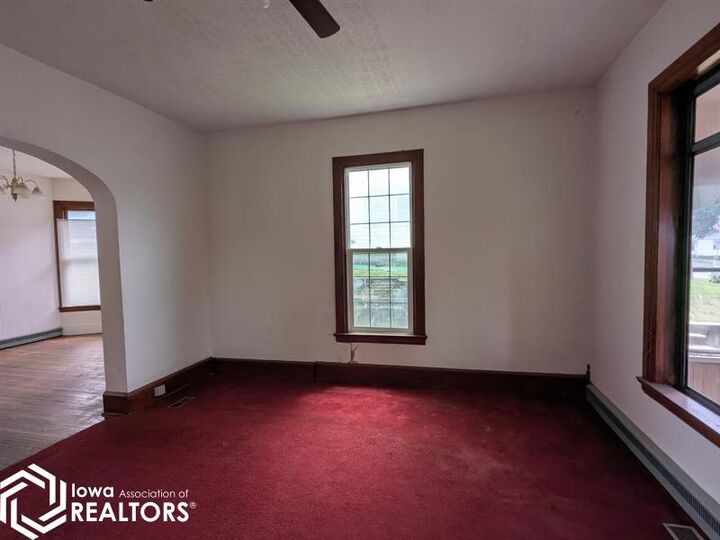 Property Photo:  212 S 8th Street  IA 52601